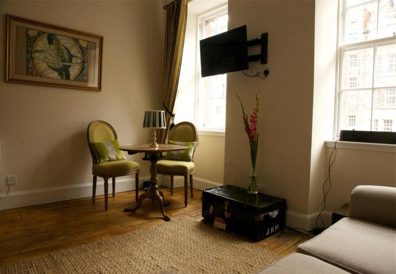 Appartamento Joivy Chic Apt In The Royal Mile Tower Edimburgo Esterno foto