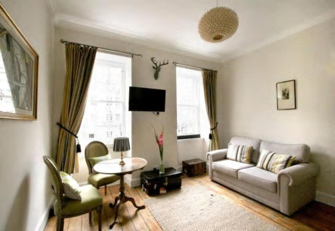 Appartamento Joivy Chic Apt In The Royal Mile Tower Edimburgo Esterno foto