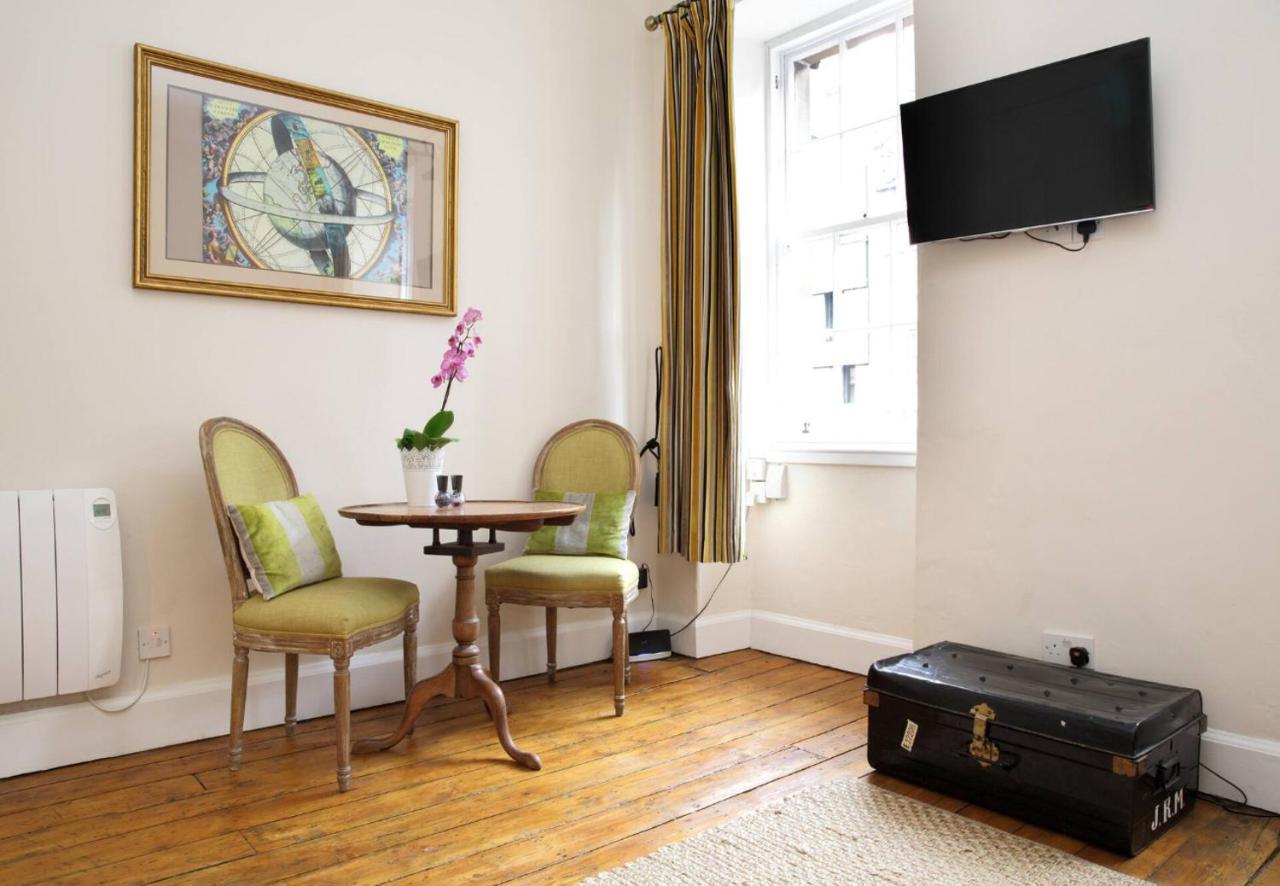 Appartamento Joivy Chic Apt In The Royal Mile Tower Edimburgo Esterno foto